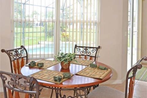 House in Davenport, Florida 5 bedrooms, 242.57 sq.m. № 2400327 - photo 7