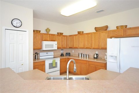 House in Davenport, Florida 5 bedrooms, 242.57 sq.m. № 2400327 - photo 5
