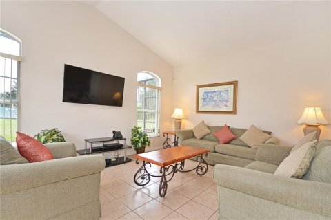House in Davenport, Florida 5 bedrooms, 242.57 sq.m. № 2400327 - photo 3