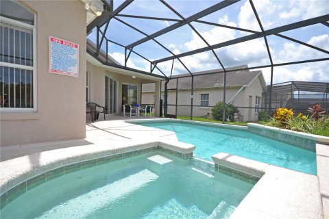 House in Davenport, Florida 5 bedrooms, 242.57 sq.m. № 2400327 - photo 30