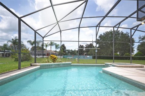 House in Davenport, Florida 5 bedrooms, 242.57 sq.m. № 2400327 - photo 28