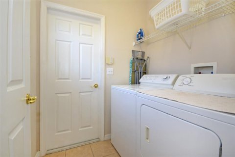 House in Davenport, Florida 5 bedrooms, 242.57 sq.m. № 2400327 - photo 26