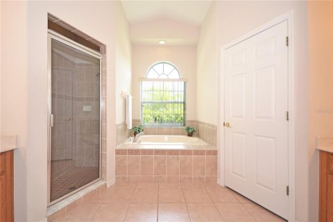 House in Davenport, Florida 5 bedrooms, 242.57 sq.m. № 2400327 - photo 13