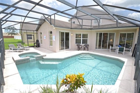 House in Davenport, Florida 5 bedrooms, 242.57 sq.m. № 2400327 - photo 2