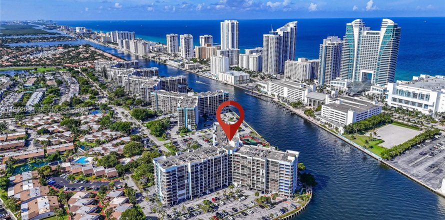 Condo à Hallandale Beach, Floride, 2 chambres  № 1999033