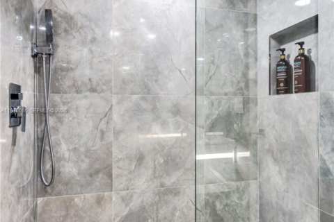 Copropriété à louer à Hallandale Beach, Floride: 2 chambres, 99.87 m2 № 1999033 - photo 28