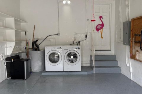 Снять в аренду виллу или дом в Корал-Гейблс, Флорида 3 спальни, 204.38м2, № 1988106 - фото 10