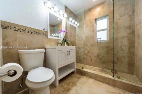 Снять в аренду виллу или дом в Корал-Гейблс, Флорида 3 спальни, 204.38м2, № 1988106 - фото 8