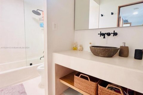 Condominio en alquiler en Miami Beach, Florida, 1 dormitorio, 78.5 m2 № 2016135 - foto 11