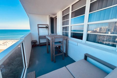 Condominio en alquiler en Miami Beach, Florida, 1 dormitorio, 78.5 m2 № 2016135 - foto 14