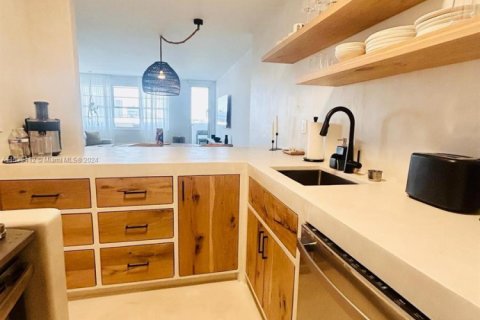 Condominio en alquiler en Miami Beach, Florida, 1 dormitorio, 78.5 m2 № 2016135 - foto 5