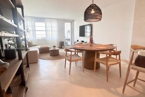 Condominio en alquiler en Miami Beach, Florida, 1 dormitorio, 78.5 m2 № 2016135 - foto 2