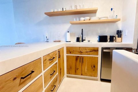 Condominio en alquiler en Miami Beach, Florida, 1 dormitorio, 78.5 m2 № 2016135 - foto 4