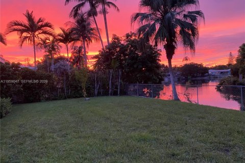 House in South Miami, Florida 4 bedrooms, 217.11 sq.m. № 2020091