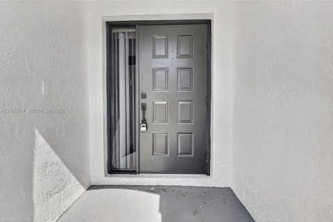Villa ou maison à vendre à Miramar, Floride: 3 chambres, 155.33 m2 № 2414687 - photo 4