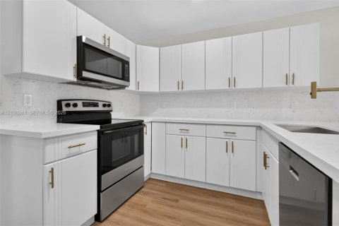 Villa ou maison à vendre à Miramar, Floride: 3 chambres, 155.33 m2 № 2414687 - photo 11