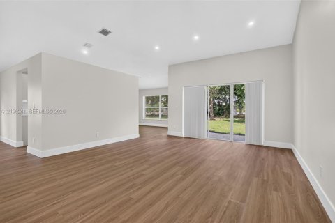 Villa ou maison à vendre à Miramar, Floride: 3 chambres, 155.33 m2 № 2414687 - photo 6