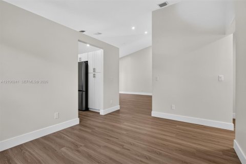 Villa ou maison à vendre à Miramar, Floride: 3 chambres, 155.33 m2 № 2414687 - photo 9