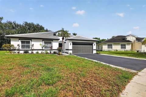 Villa ou maison à vendre à Miramar, Floride: 3 chambres, 155.33 m2 № 2414687 - photo 2