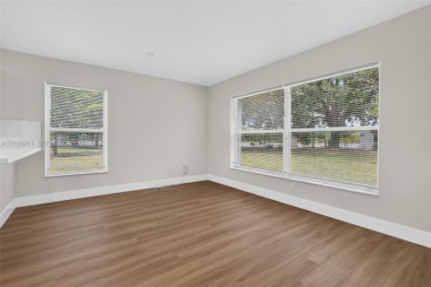 Villa ou maison à vendre à Miramar, Floride: 3 chambres, 155.33 m2 № 2414687 - photo 14