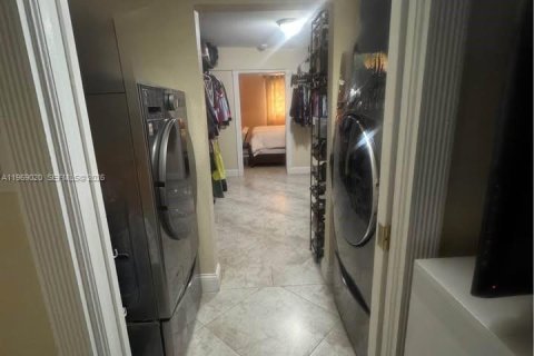 Casa en venta en Palm Springs, Florida, 2 dormitorios, 51.19 m2 № 2031873 - foto 19