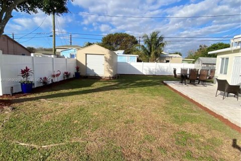 Casa en venta en Palm Springs, Florida, 2 dormitorios, 51.19 m2 № 2031873 - foto 24