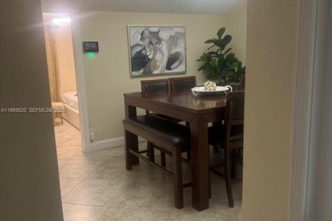 Casa en venta en Palm Springs, Florida, 2 dormitorios, 51.19 m2 № 2031873 - foto 7