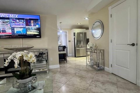 Casa en venta en Palm Springs, Florida, 2 dormitorios, 51.19 m2 № 2031873 - foto 22