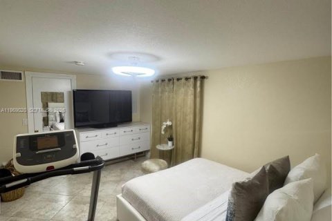 Casa en venta en Palm Springs, Florida, 2 dormitorios, 51.19 m2 № 2031873 - foto 17