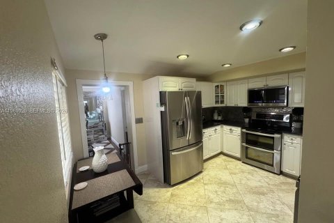 Casa en venta en Palm Springs, Florida, 2 dormitorios, 51.19 m2 № 2031873 - foto 9