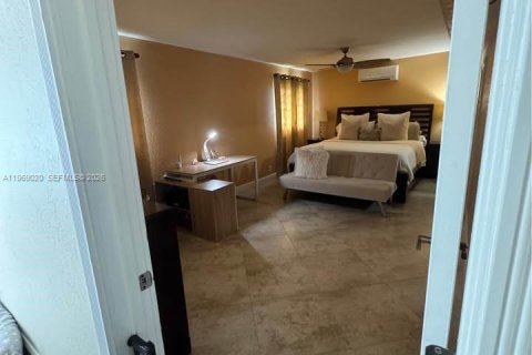 Casa en venta en Palm Springs, Florida, 2 dormitorios, 51.19 m2 № 2031873 - foto 11