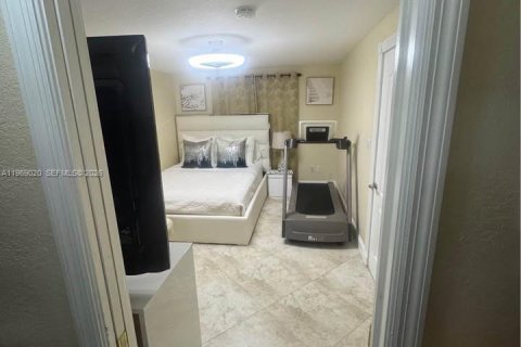 Casa en venta en Palm Springs, Florida, 2 dormitorios, 51.19 m2 № 2031873 - foto 16