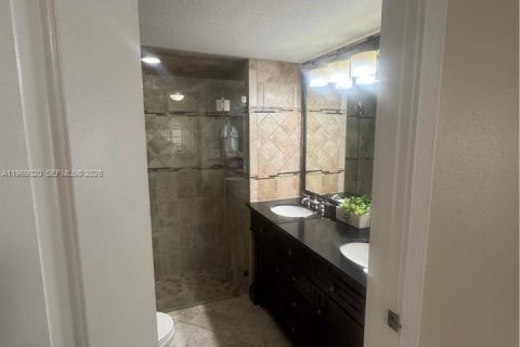 Casa en venta en Palm Springs, Florida, 2 dormitorios, 51.19 m2 № 2031873 - foto 14