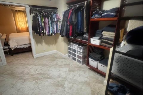 Casa en venta en Palm Springs, Florida, 2 dormitorios, 51.19 m2 № 2031873 - foto 18