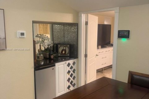 Casa en venta en Palm Springs, Florida, 2 dormitorios, 51.19 m2 № 2031873 - foto 15