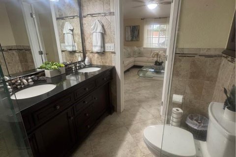 Casa en venta en Palm Springs, Florida, 2 dormitorios, 51.19 m2 № 2031873 - foto 13