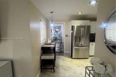 Casa en venta en Palm Springs, Florida, 2 dormitorios, 51.19 m2 № 2031873 - foto 21