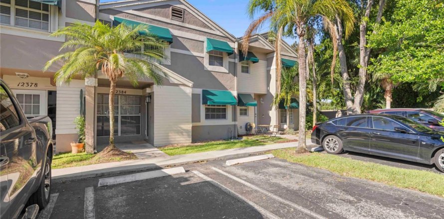 Adosado en Cooper City, Florida 3 dormitorios, 120.96 m2 № 2173520