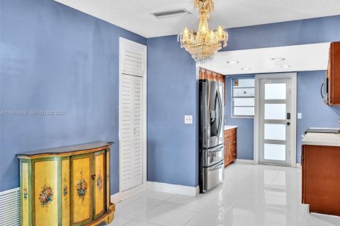 Купить кондоминиум в Холливуд, Флорида 2 спальни, 130.06м2, № 2024694 - фото 5