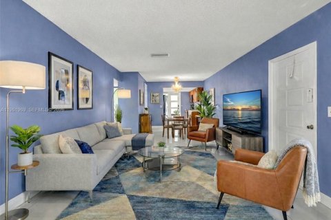 Кондоминиум с 2 спальнями в Холливуд, Флорида № 2024694