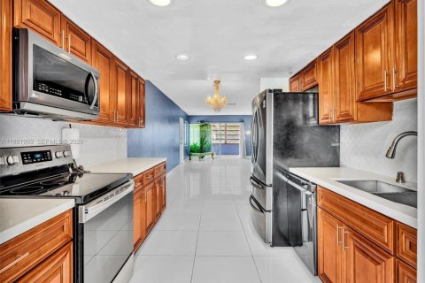 Купить кондоминиум в Холливуд, Флорида 2 спальни, 130.06м2, № 2024694 - фото 10