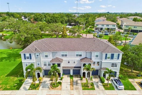 Townhouse in PALM RIVER TOWNHOMES in Tampa, Florida 2 bedrooms, 114.27 sq.m. № 2227406 - photo 26