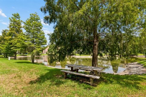 Townhouse in PALM RIVER TOWNHOMES in Tampa, Florida 2 bedrooms, 114.27 sq.m. № 2227406 - photo 28