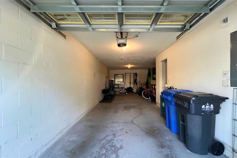Townhouse in PALM RIVER TOWNHOMES in Tampa, Florida 2 bedrooms, 114.27 sq.m. № 2227406 - photo 25