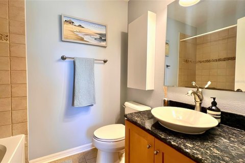 Townhouse in PALM RIVER TOWNHOMES in Tampa, Florida 2 bedrooms, 114.27 sq.m. № 2227406 - photo 22