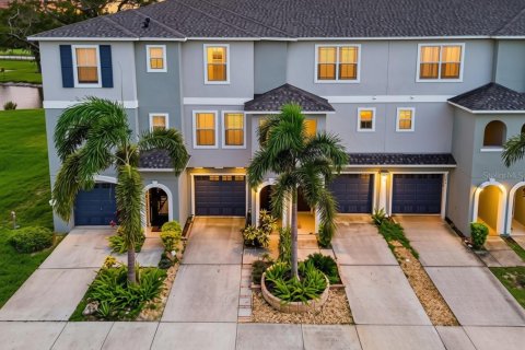 Townhouse in PALM RIVER TOWNHOMES in Tampa, Florida 2 bedrooms, 114.27 sq.m. № 2227406