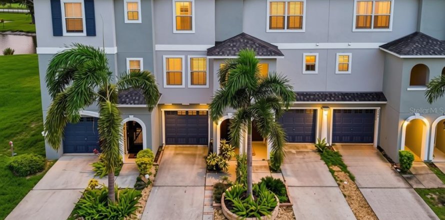Townhouse in PALM RIVER TOWNHOMES in Tampa, Florida 2 bedrooms, 114.27 sq.m. № 2227406