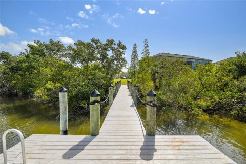 Townhouse in PALM RIVER TOWNHOMES in Tampa, Florida 2 bedrooms, 114.27 sq.m. № 2227406 - photo 30