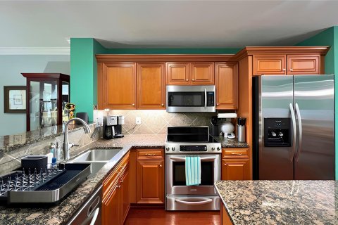 Townhouse in PALM RIVER TOWNHOMES in Tampa, Florida 2 bedrooms, 114.27 sq.m. № 2227406 - photo 7