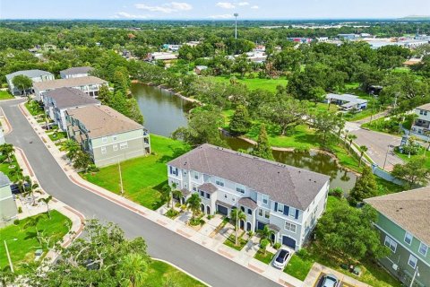 Townhouse in PALM RIVER TOWNHOMES in Tampa, Florida 2 bedrooms, 114.27 sq.m. № 2227406 - photo 27
